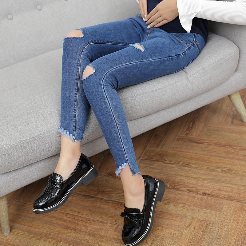 Asymmetric-stretch-hole-maternity-jeans