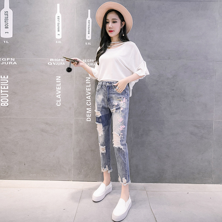 Chinese-embroidered-hole-flash-straight-jeans