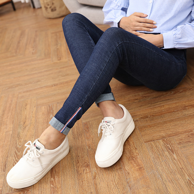 Elastic-slim-webbing-maternity-jeans