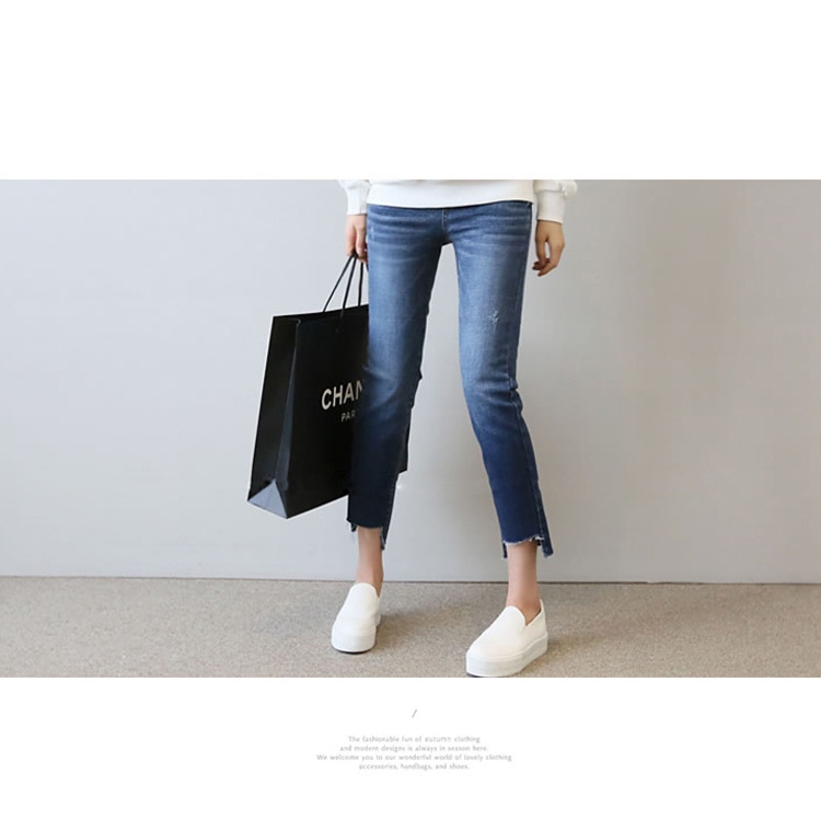 Irregular-foot-nines-pregnant-jeans