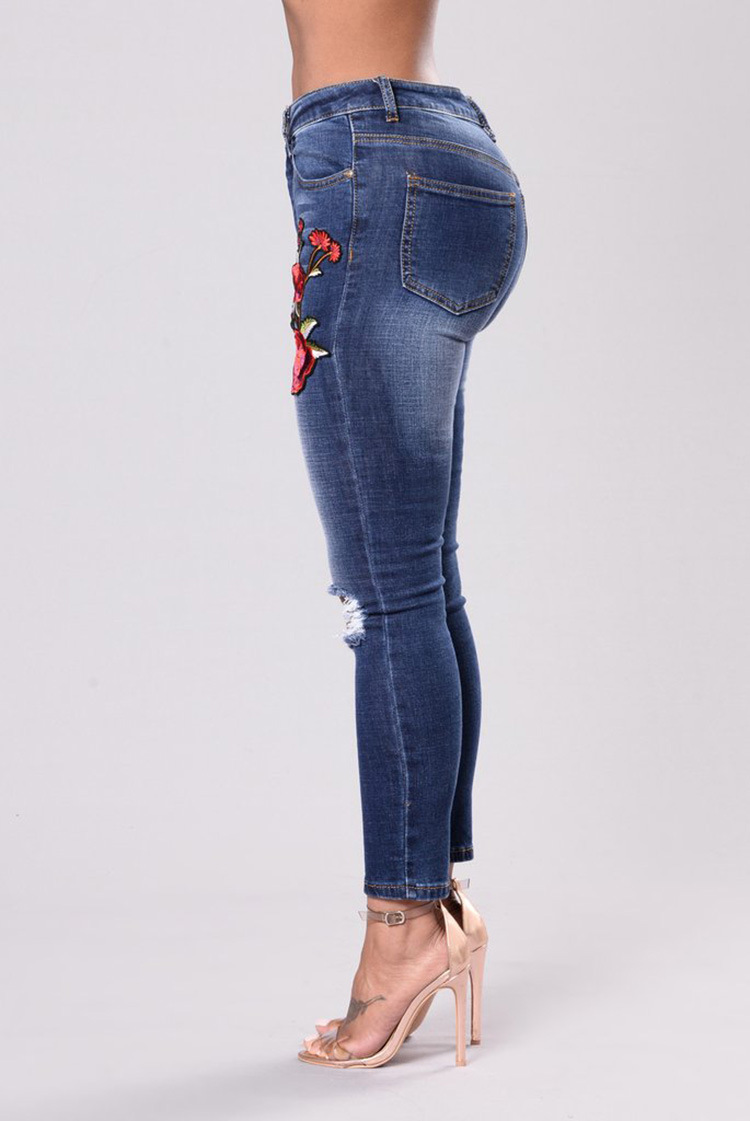 Wholesale-fashion-hole-embroidery-stretch-jeans-woman