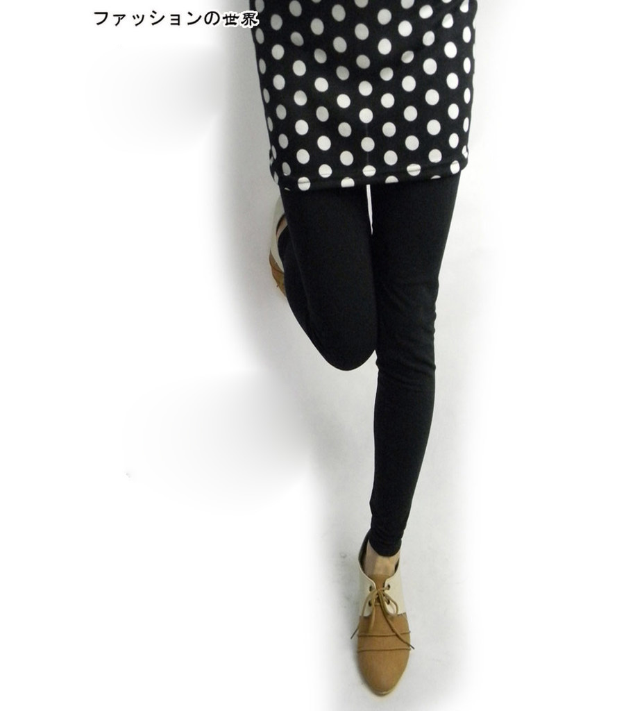 Black-and-white-dots-leggings