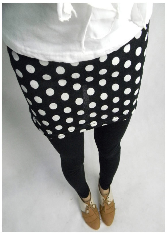 Black-and-white-dots-leggings