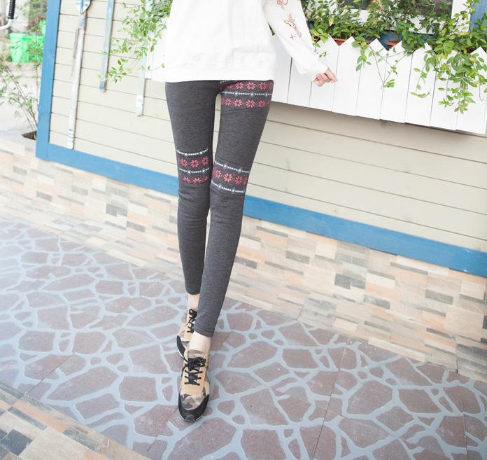 Cotton-stitching-snowflake-leggings