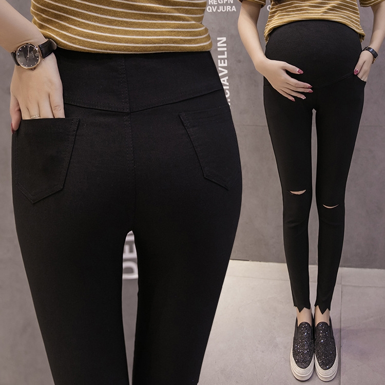 Tight-skinny-pregnant-woman-cropped-pants
