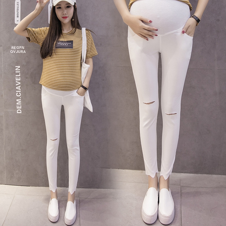 Tight-skinny-pregnant-woman-cropped-pants