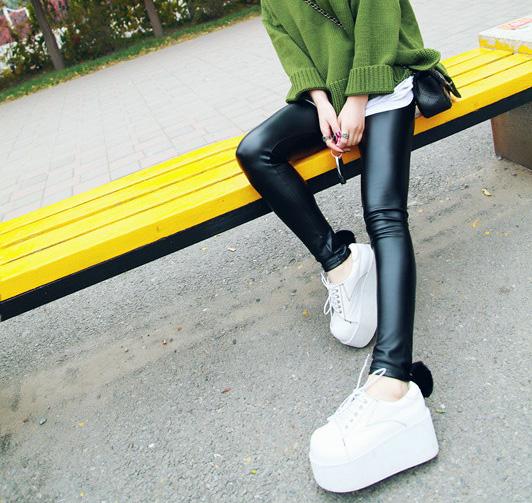 Women-leather-velvet-leggings-wholesale