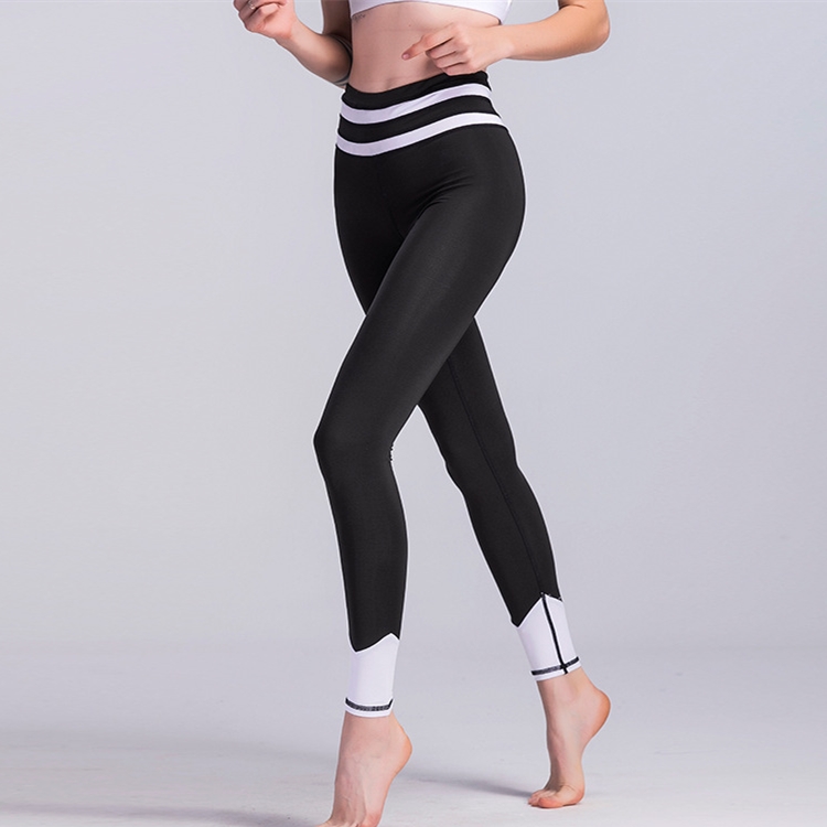 Black-and-white-gray-mosaic-sports-yoga-pants