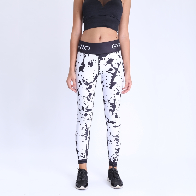 Black-and-white-printed-tight-yoga-leggings