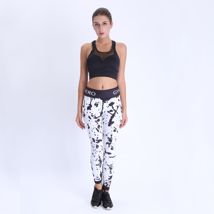 Black-and-white-printed-tight-yoga-leggings