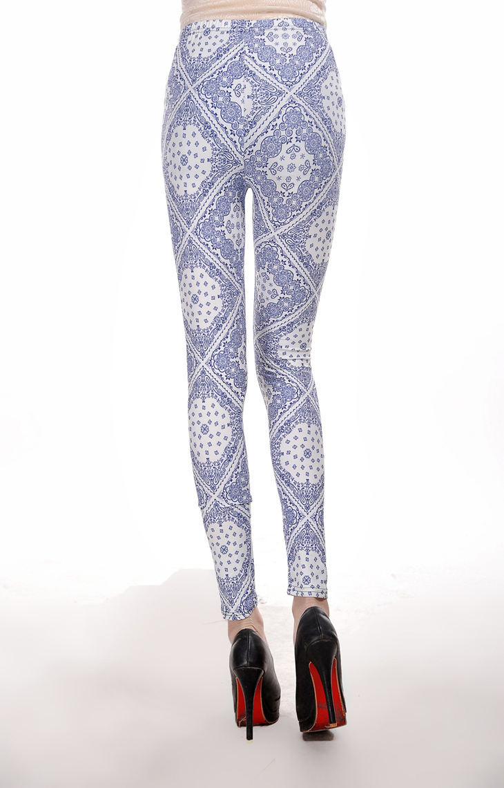 Blue-and-white-printing-size-leggings