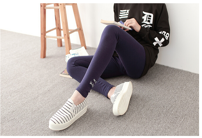 Embroidery-alphabet-based-female-elastic-leggings-wholesale