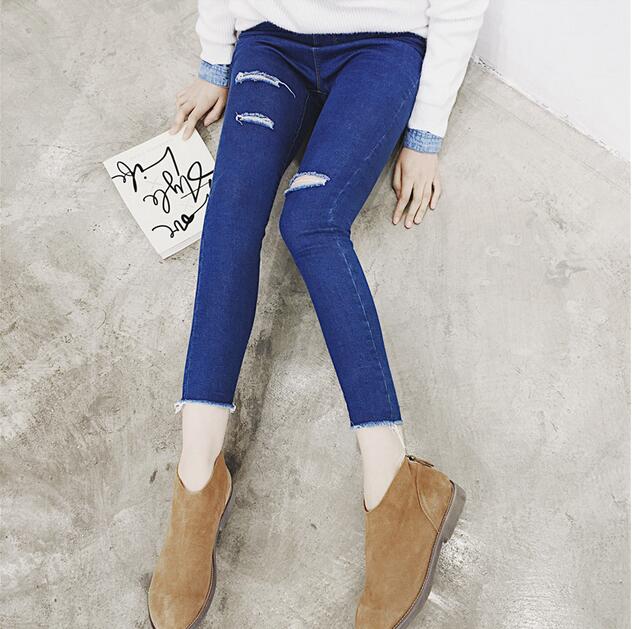 Knee-hole-female-stretch-jeans-wholesale