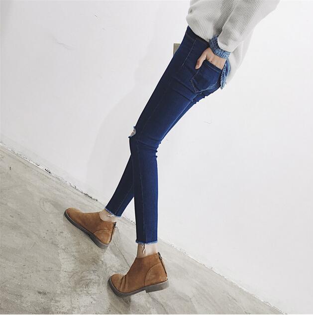 Knee-hole-female-stretch-jeans-wholesale