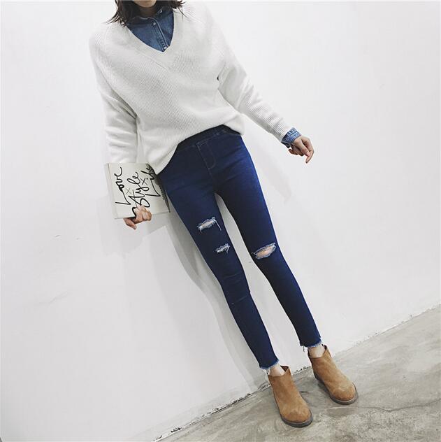 Knee-hole-female-stretch-jeans-wholesale