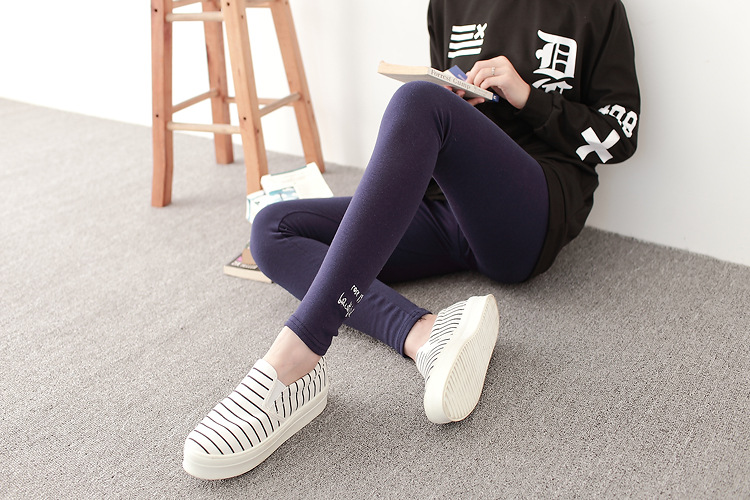 Embroidery-stretchy-leggings-for-women